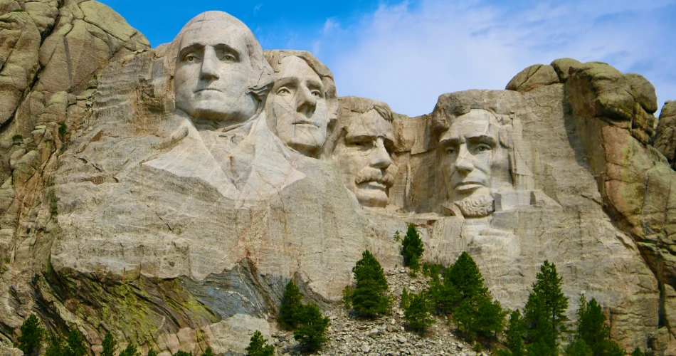 Iconic Attractions in the USA: From Legendary Stadiums to Must-See Landmarks