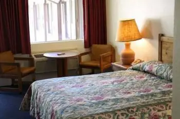 Cambridge Inn Motor Lodge 5
